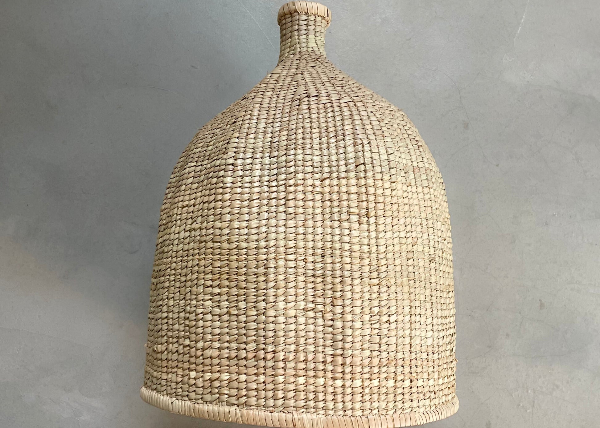 woven pendant ilala grass handmade custom
Modern interior designer lighting fixtures and lampshades, hand woven, locally made for lodges, restaurants, hotels, interior design projects
Kitchen hanging light with dense tight weave 
