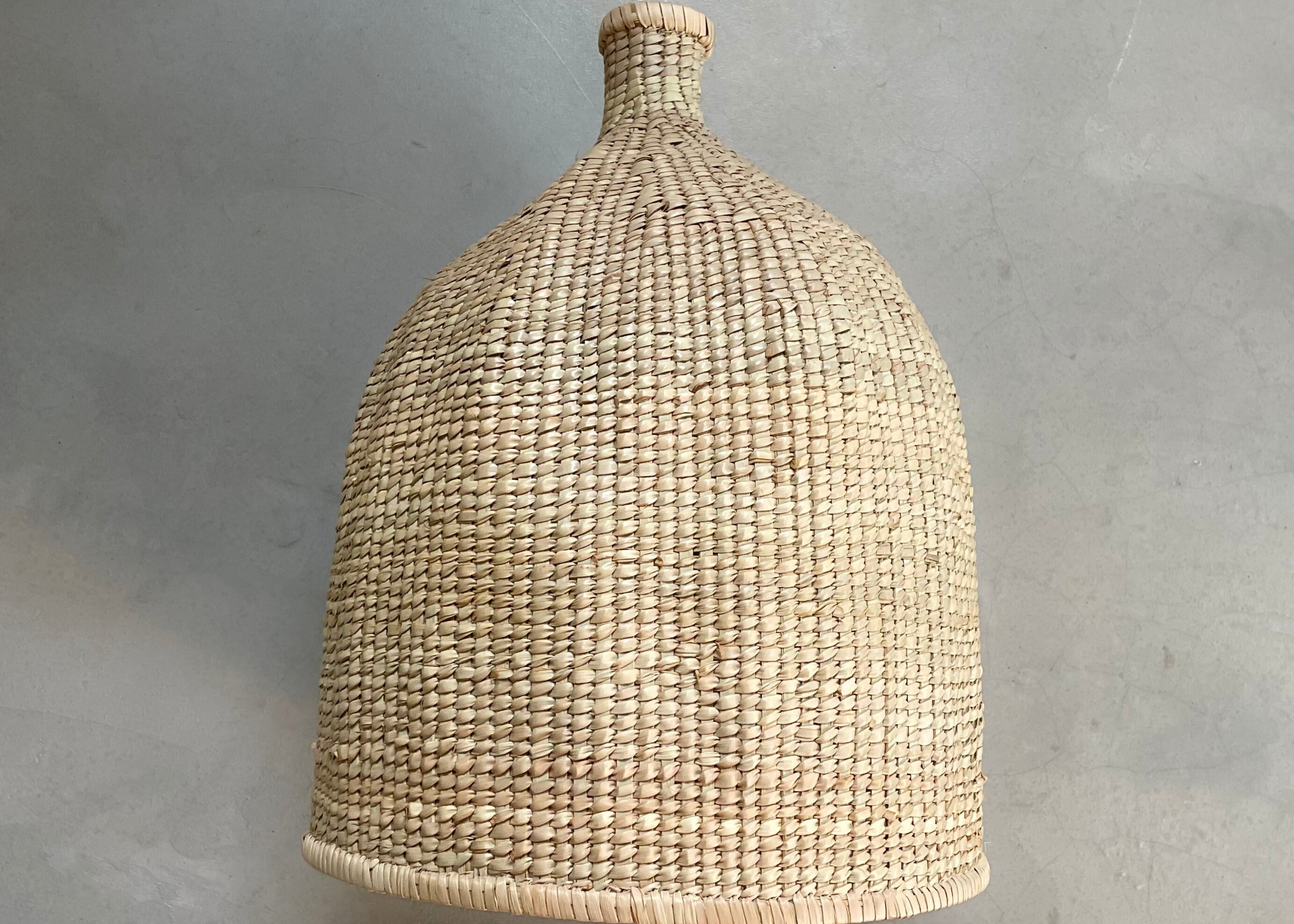 woven pendant ilala grass handmade custom
Modern interior designer lighting fixtures and lampshades, hand woven, locally made for lodges, restaurants, hotels, interior design projects
Kitchen hanging light with dense tight weave 
