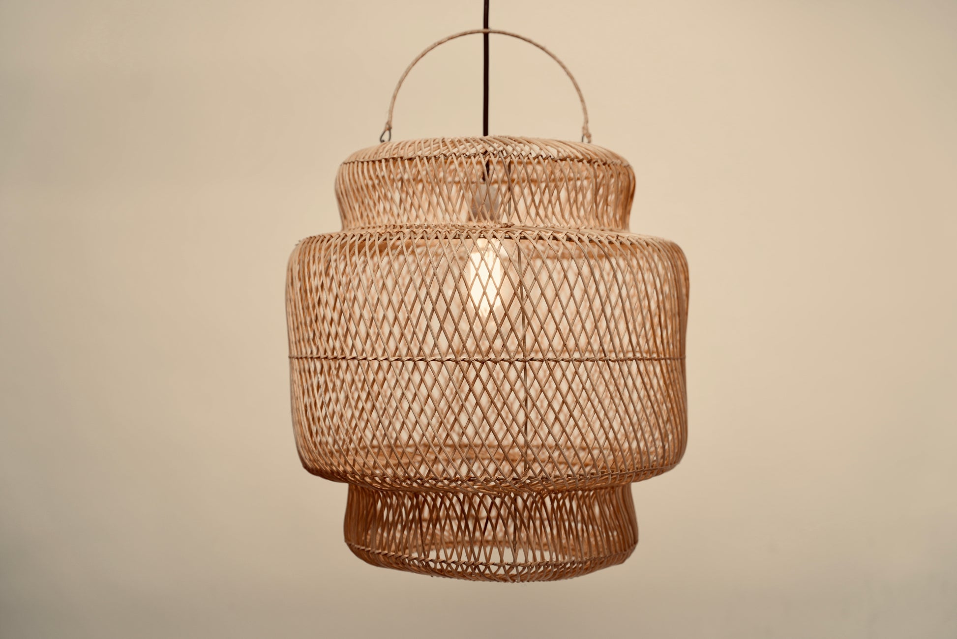 Woven rattan pendant light 