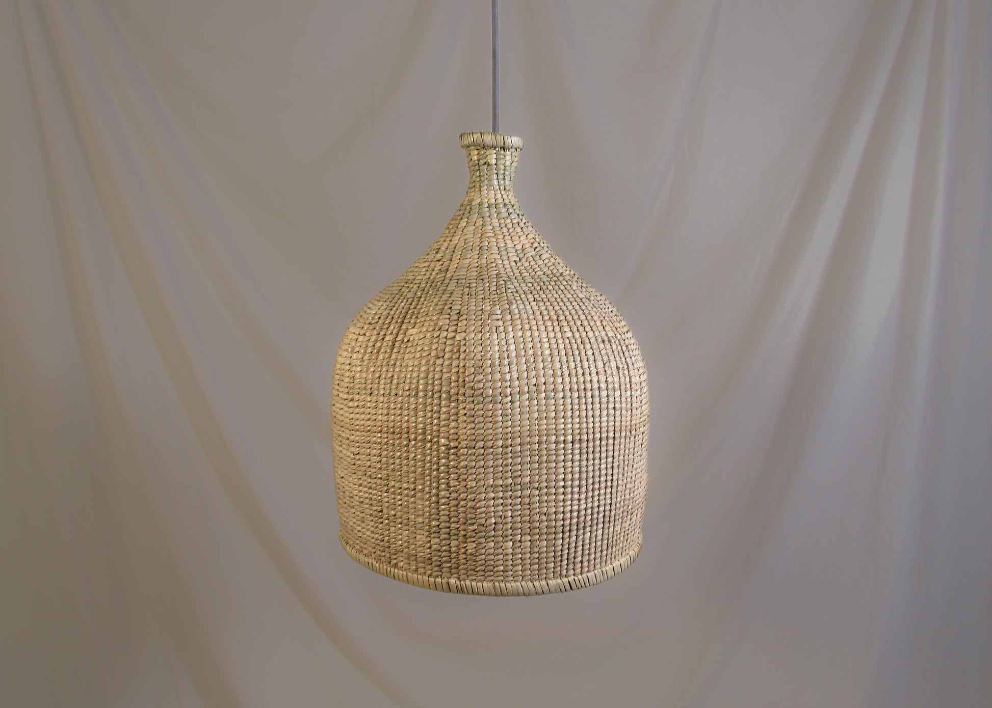 woven pendant ilala grass handmade custom
Modern interior designer lighting fixtures and lampshades, hand woven, locally made for lodges, restaurants, hotels, interior design projects
Kitchen hanging light  
