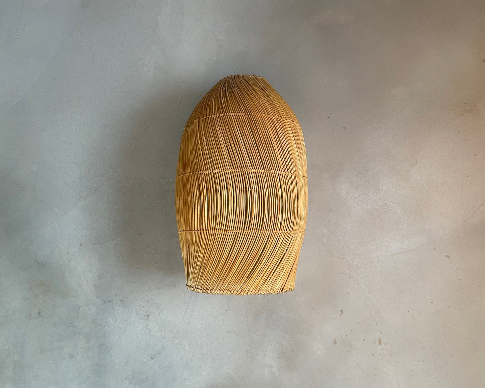 woven pendant baboo rattan cane wicker handmade custom
Modern interior design with Zorora furniture and lighting fixtures by us for Decorex Cape Town 2024. S-line weave modern lampshade for Zorora sofa, hand woven bamboo on stainless steel, locally made for lodges, restaurants, hotels, interior design projects
