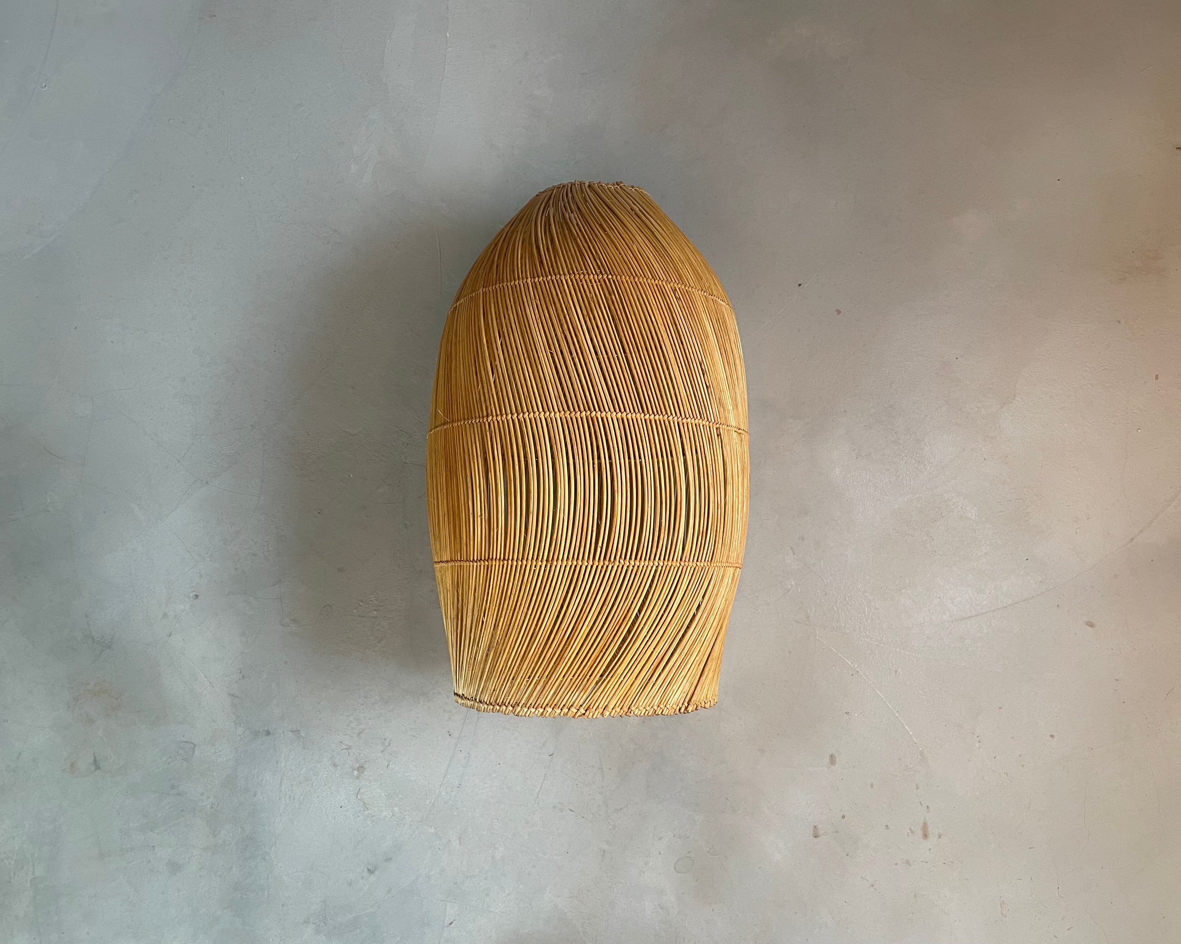 woven pendant baboo rattan cane wicker handmade custom
Modern interior design with Zorora furniture and lighting fixtures by us for Decorex Cape Town 2024. S-line weave modern lampshade for Zorora sofa, hand woven bamboo on stainless steel, locally made for lodges, restaurants, hotels, interior design projects
