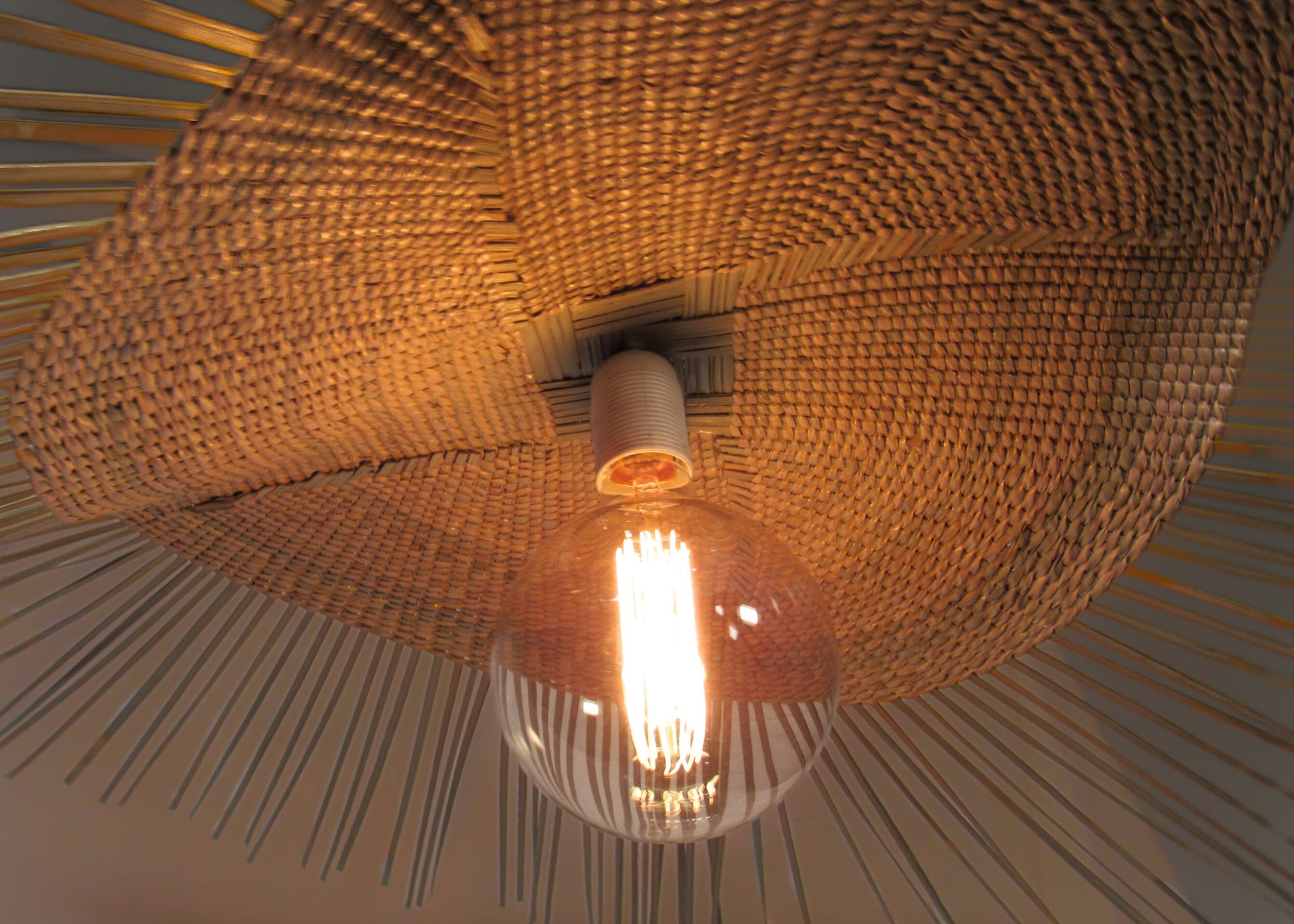 Woven pendant ilala grass handmade custom
Modern interior designer lighting fixtures and lampshades, hand woven, locally made for lodges, restaurants, hotels, interior design projects
Living room statement hanging light with dense tight weave 
