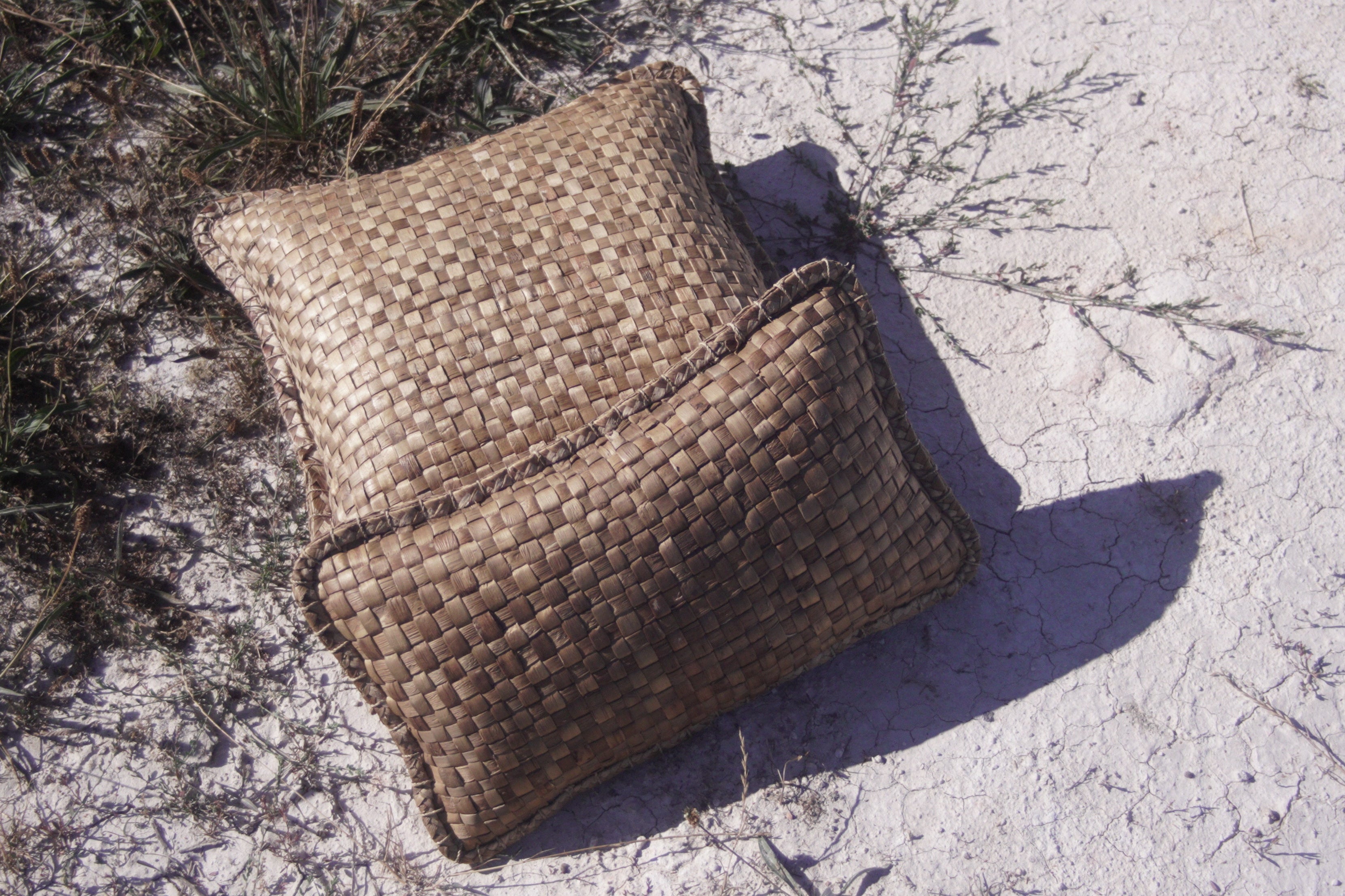 Crispy woven cushions