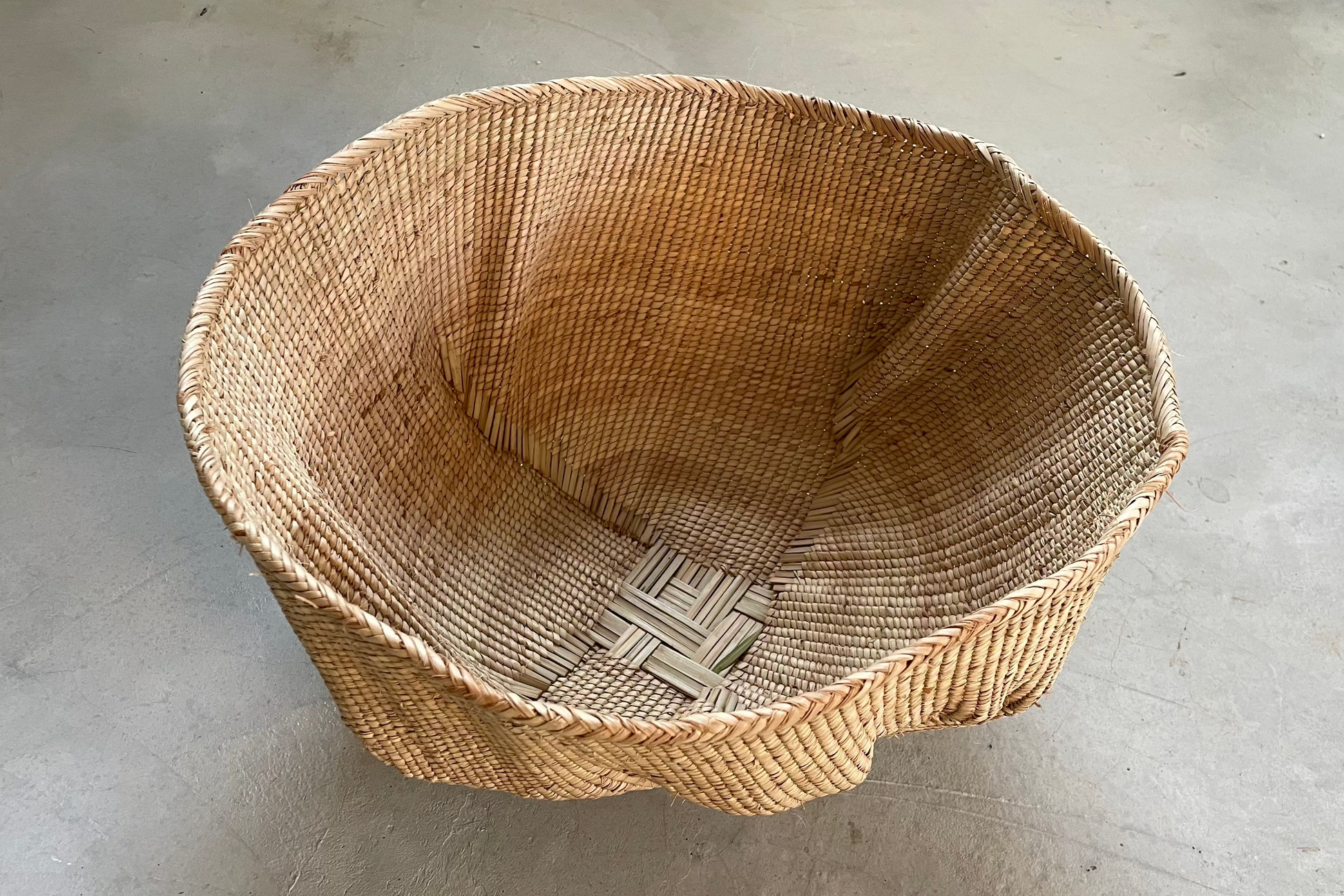 Ndebele woven basket from natural fibres for home decor, soft furnishings, lodges, restaurants, property developments and interior projects